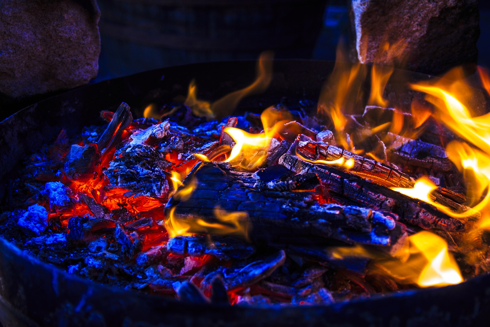 Brennend heiß: Richtig Feuer machen